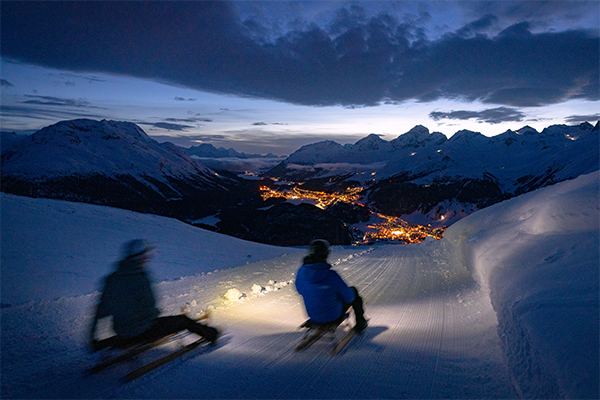 Abendliche Schlittenfahrt bei Engadin